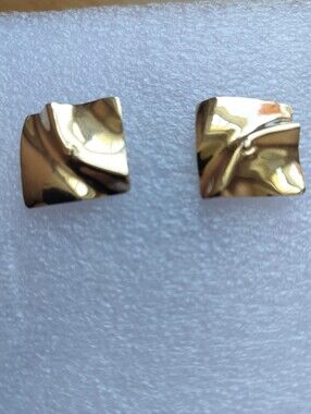 Vintage 14k Yellow Gold  Sculpted Square Stud Earrings